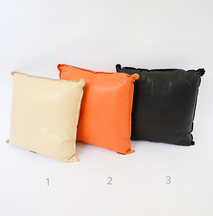 クッション　TRUSSARDI(トラサルディ) 40角 レザー